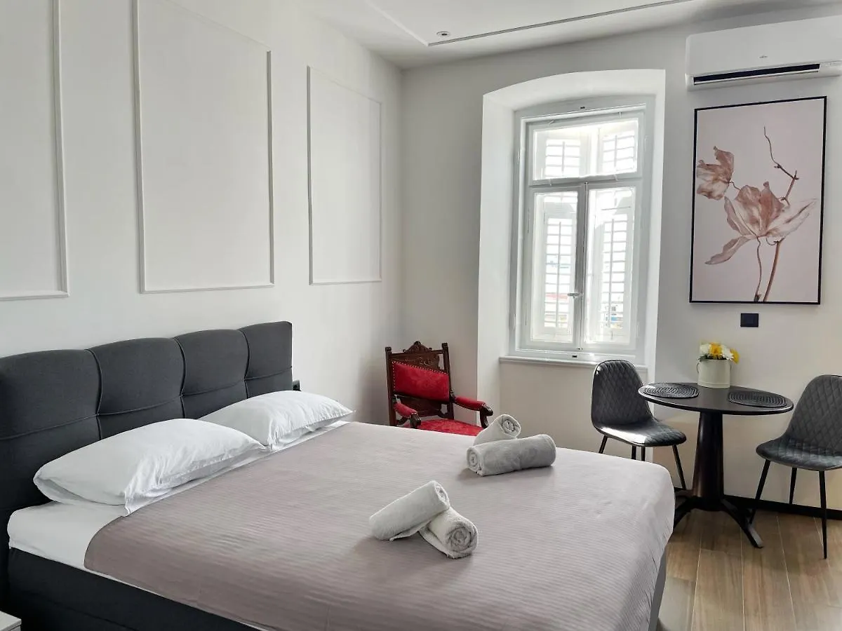 Navis City Apartments Pula 0*,  Croatia